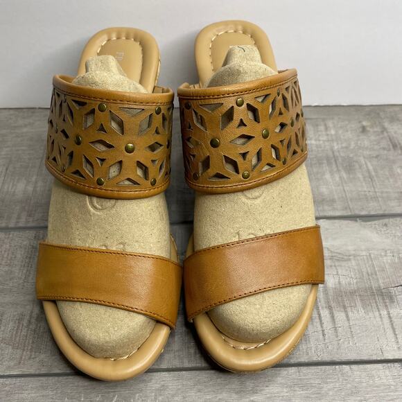 FRANCO FORTINI Leslie Tan Leather Cut out Stud Cork Wedge Heel Sandals Womens  7 - Picture 2 of 8